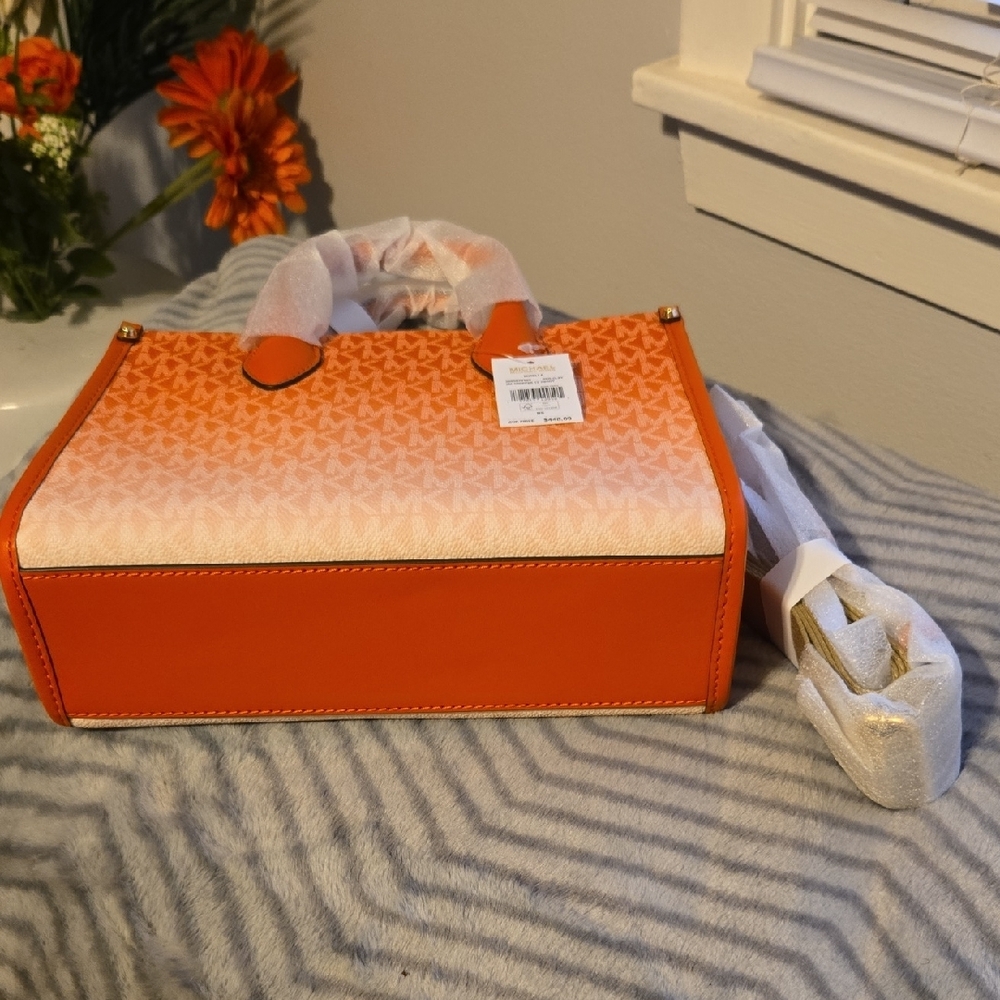 Michael Kors Vibrant Orange Tote 🧡 ✨️ ⭐️ BRAND NEW 🧡 ✨️ - Picture 9 of 10